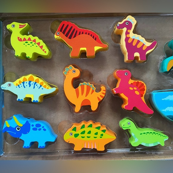 NEW Wooden dinosaur toy - Picture 1 of 4